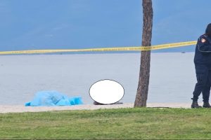 Një person është i gjetur i pajetë mëngjesin e sotëm në zonën e ‘Lungomares’ në Vlorë.