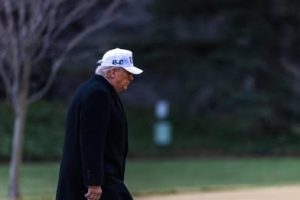 Ford pezullon punonjësin që kundërshtoi Trumpin; për të mblidhen gati 800 mijë dollarë në GoFundMe