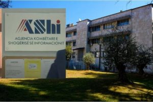 “Shkak korrupsioni te “AKSHI”! Media: Pas fermerëve, BE pezullon fondet edhe për axhendën digjitale të Shqipërisë