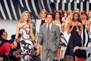 Perandoria Valentino/ Kronika e një trashëgimie të patreguar. Nga Jacqueline Kennedy te Sophia Loren, yjet që u veshën nga stilisti ikonik