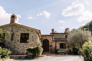 Asnjë tërheqje në bankë dhe zero shpenzime, por shqiptari blen vilë 500 mijë euro, Guardia di Finanza ia sekuestron