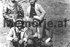 “ Babai ishte korrier i Enverit dhe ndihmoi me flori Lëvizjen, nëna, Myrvet Baholli, kushëri e dytë e Nexhmijes, por familja jonë u masakrua…”/ Historia tragjike e Demirë Bungos, që vdiqë në kënetën e Maliqit