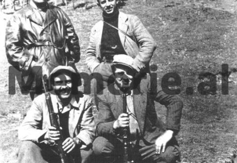 “ Babai ishte korrier i Enverit dhe ndihmoi me flori Lëvizjen, nëna, Myrvet Baholli, kushëri e dytë e Nexhmijes, por familja jonë u masakrua…”/ Historia tragjike e Demirë Bungos, që vdiqë në kënetën e Maliqit