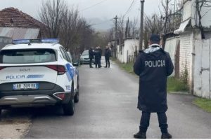 Sherr për një vend parkimi, goditet me thikë 55-vjeçari (EMRAT)