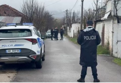 Sherr për një vend parkimi, goditet me thikë 55-vjeçari (EMRAT)