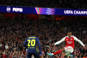Arsenal dhe Atletico luajnë “shah”, anglezët shënojnë në fund të pjesës së parë të gjysmëfinales së Champions