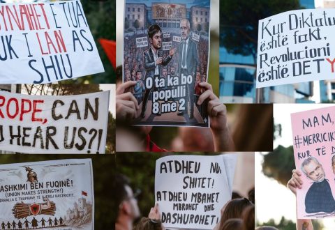 “Kjo tokë ka zot popullin”/ Pankartat pikante në protestën e djeshme, qytetarët kërkojnë dorëheqjen e kryeministrit: Tirana s’është filtër Instagrami o shefi