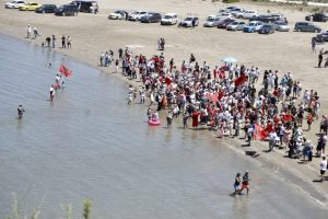 “Kujdes shishet e birrës!”, Rama ironizon protestuesit që shkuan dje në Zvërnec: Kur të shkoni herë tjetër në breg për t’ua qarë hallin flamingove, mos i bëni për të qarë me…