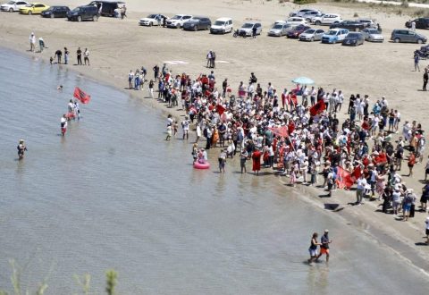 “Kujdes shishet e birrës!”, Rama ironizon protestuesit që shkuan dje në Zvërnec: Kur të shkoni herë tjetër në breg për t’ua qarë hallin flamingove, mos i bëni për të qarë me…