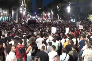 Mbyllet protesta, kërkohet anulimi i projektit në Zvërnec. Qytetarët: Nesër sërish përpara Kryeministrisë