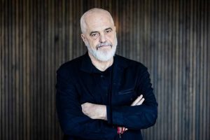 Rama për Financial Times, shan protestuesit: Kush më akuzon se jam “Kumbari” i them “F*ck You”!