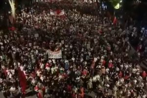 Tubimi mbarëkombëtar! Mijëra qytetarë prej 21 ditësh në protestë kundër Ramës, sot Diaspora në Tiranë