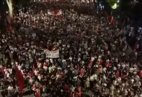Tubimi mbarëkombëtar! Mijëra qytetarë prej 21 ditësh në protestë kundër Ramës, sot Diaspora në Tiranë