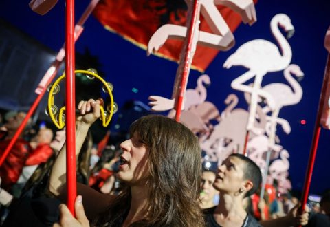 “Për herë të parë po sfidohet pushteti i tij”, Washington Post jehonë revoltës: Protestat e Gjeneratës Z në Shqipëri i prishin lojën Ramës!