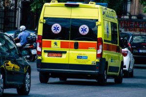 Motorët përplasen ‘kokë më kokë’, 3 të vdekur në një aksident tragjik në Athinë