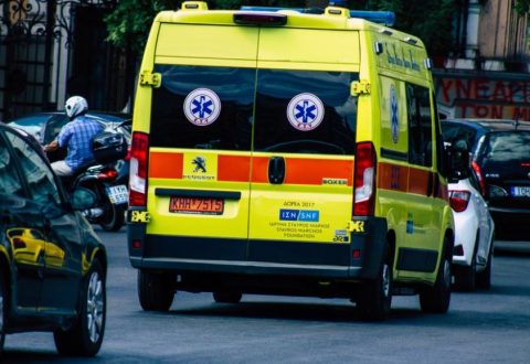 Motorët përplasen ‘kokë më kokë’, 3 të vdekur në një aksident tragjik në Athinë