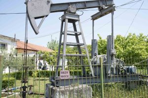 G7 nxjerr 100 milionë fuçi naftë në treg, bien çmimet